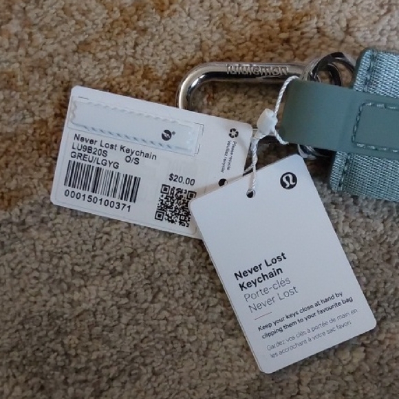 Lululemon Mint Keychain with Silver Clip - Picture 2 of 6